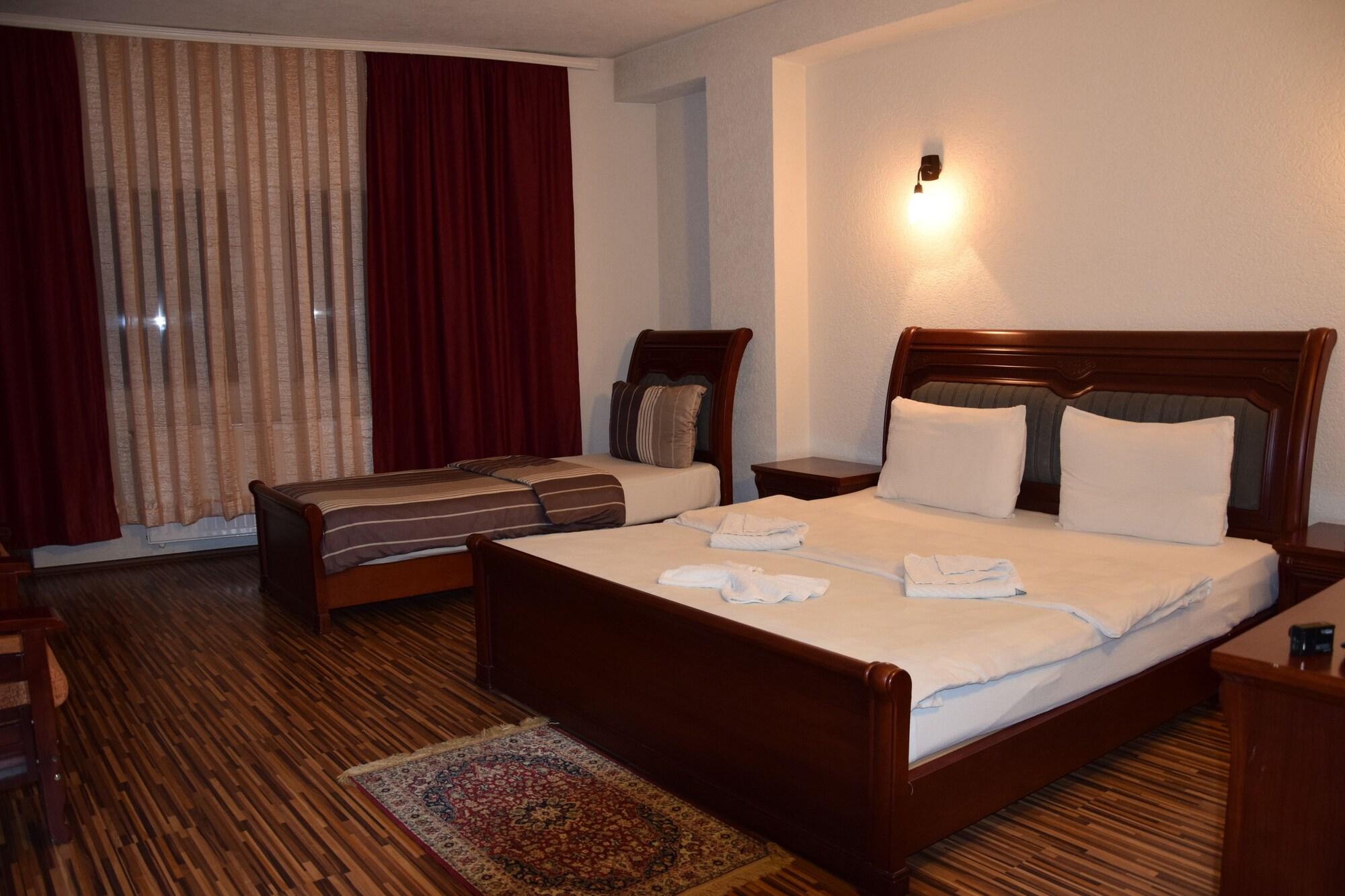 Hotel Denis Pristina Exterior photo