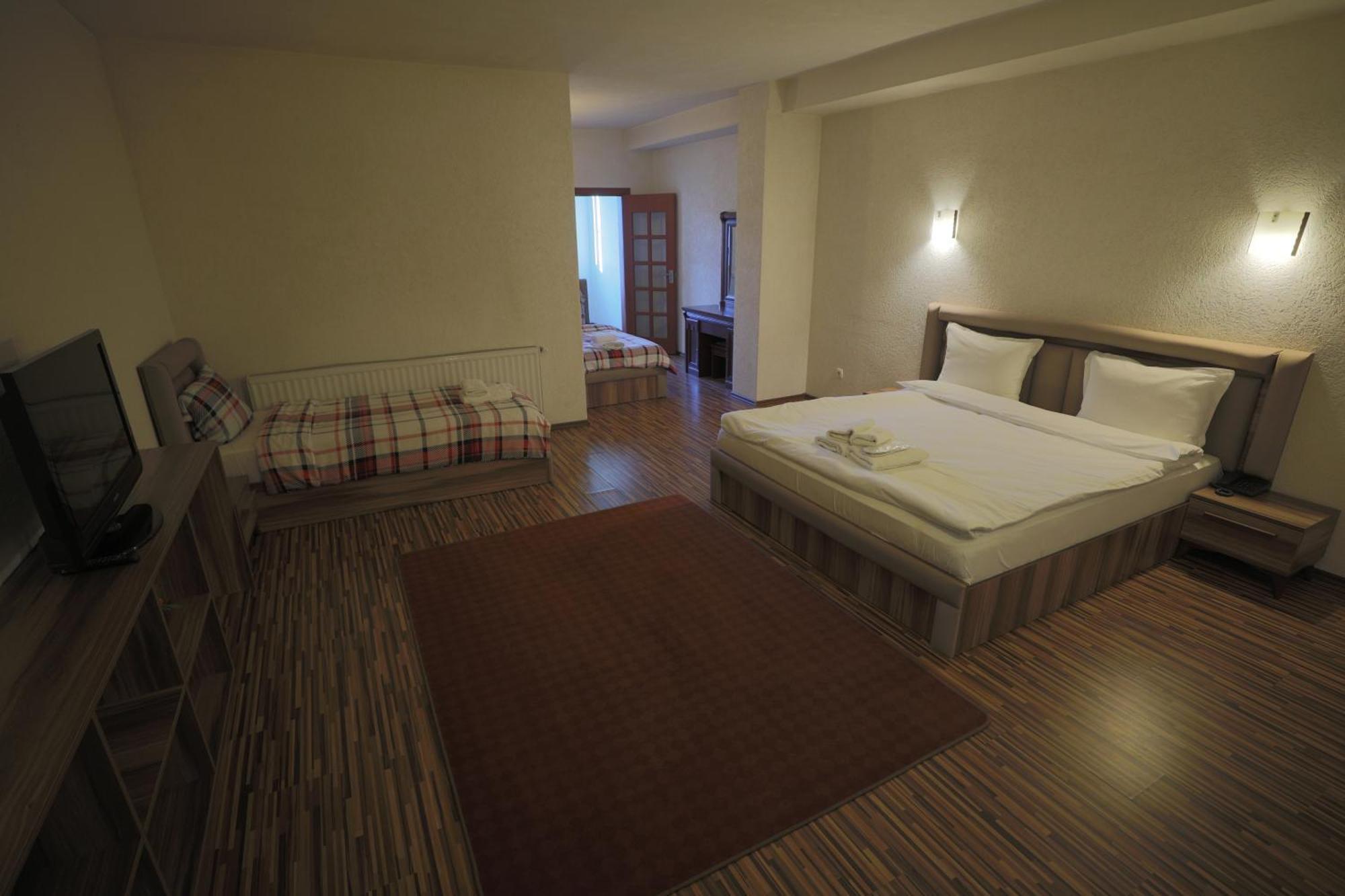 Hotel Denis Pristina Exterior photo