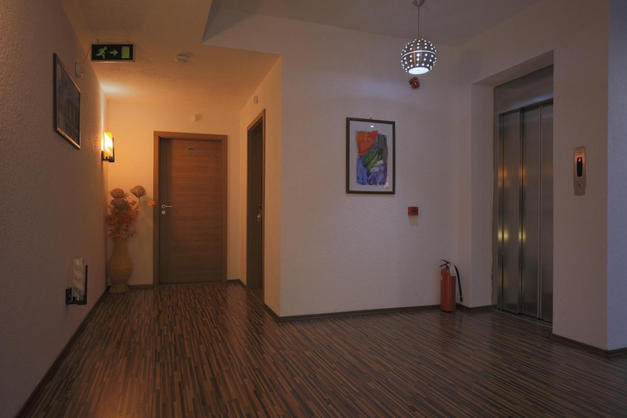 Hotel Denis Pristina Exterior photo