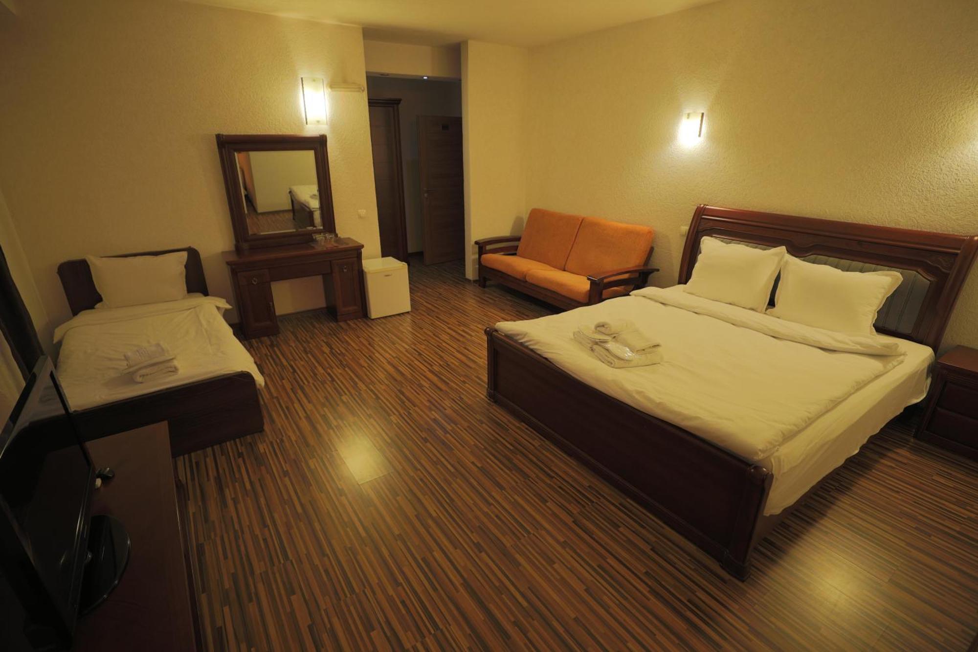 Hotel Denis Pristina Exterior photo