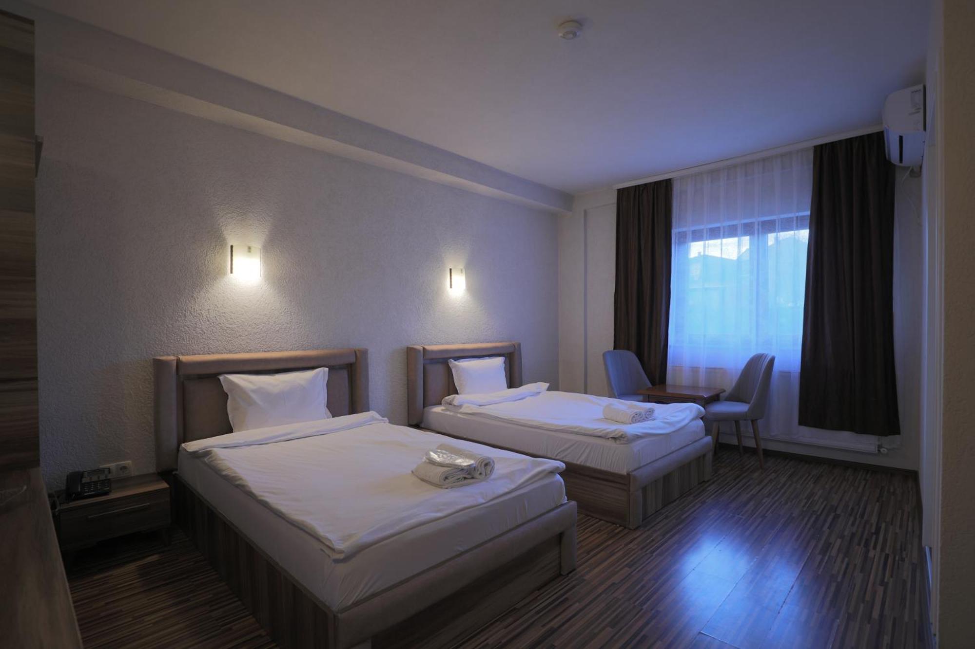 Hotel Denis Pristina Exterior photo