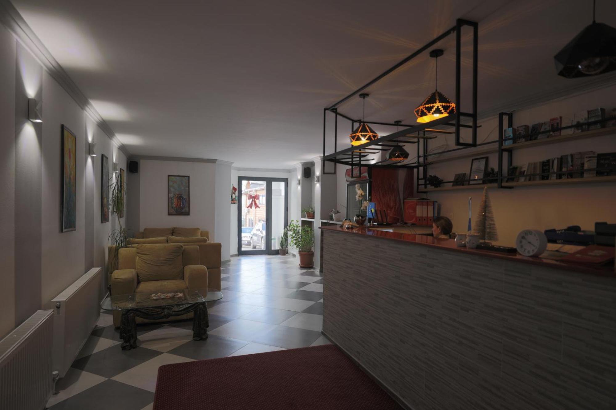 Hotel Denis Pristina Exterior photo